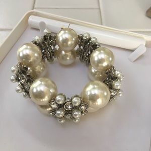 Very fashionable very attractive pearl and rhinestone bracelet